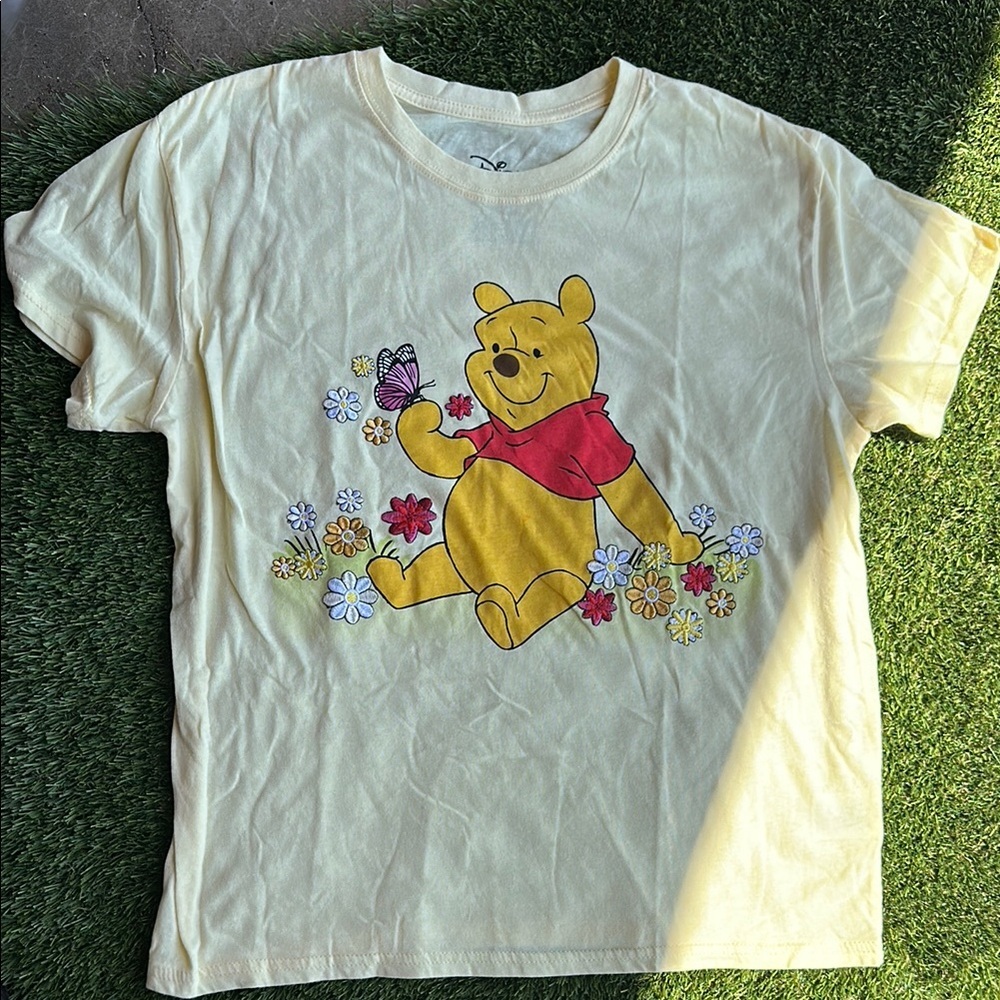 Disney Winnie the Pooh Short Sleeve Embroidered flowers Size XL